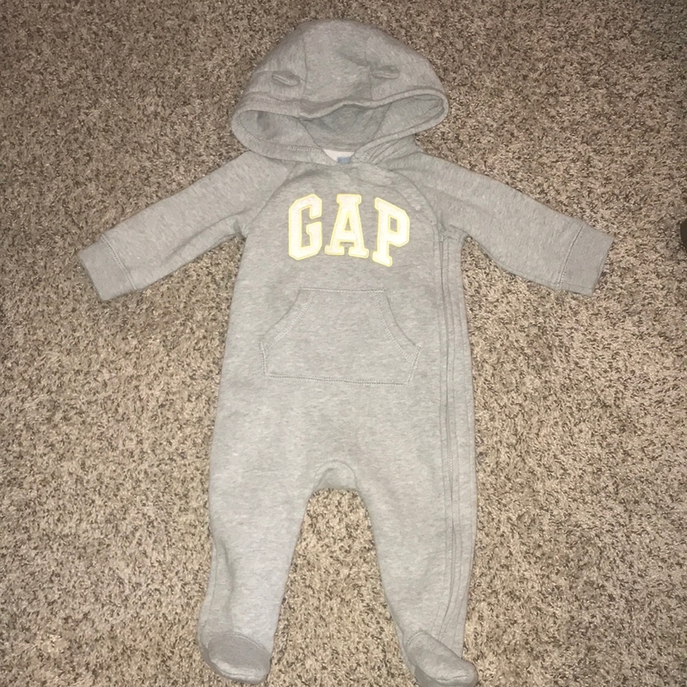 GAP one-piece 6-9 months